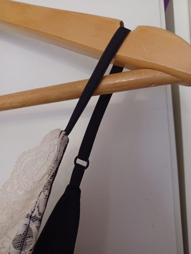 Body negro encaje blanco