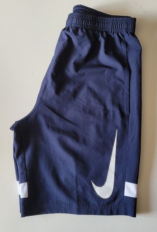 Pantalón corto NIKE.
