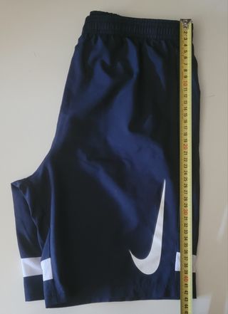 Pantalón corto NIKE.