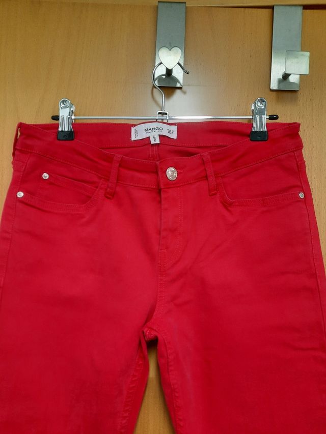 pantalones pitillo rojos Mango nuevos