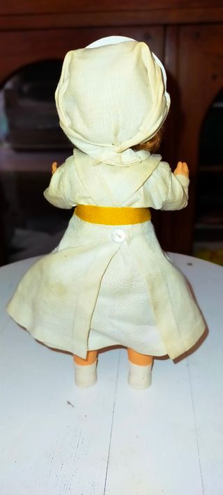 Antigua muñeca enfermera. ver fotos y descripción.