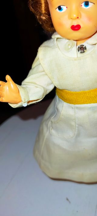 Antigua muñeca enfermera. ver fotos y descripción.
