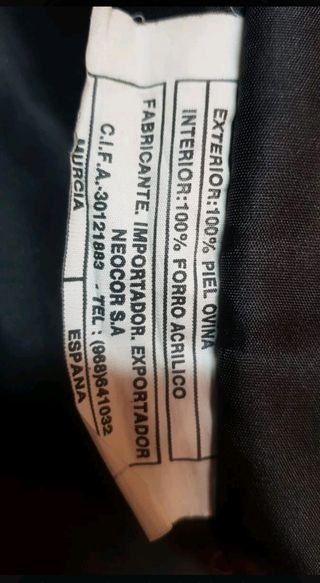 Chaqueta de cuero negra con cremalleras