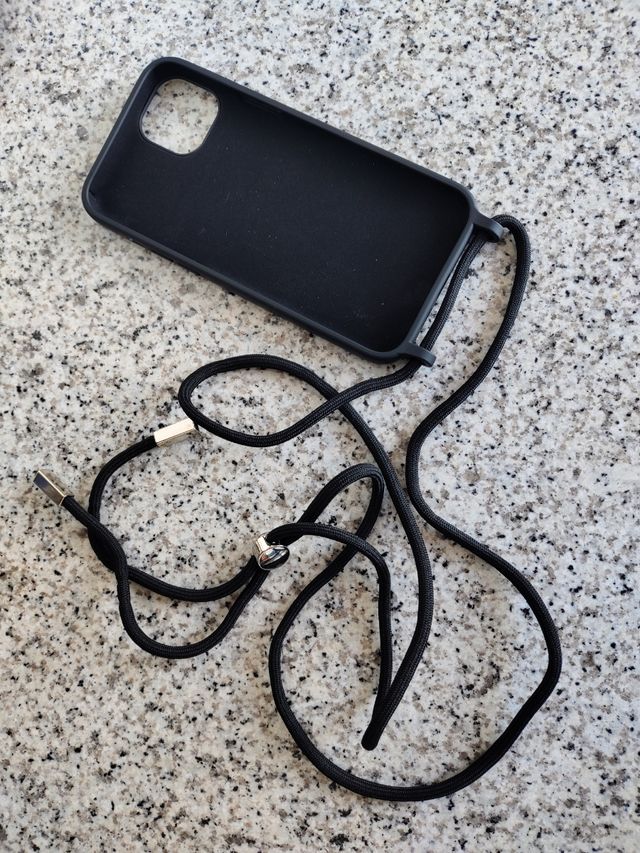 Se vende funda de iPhone 14 Pro Max para colgar