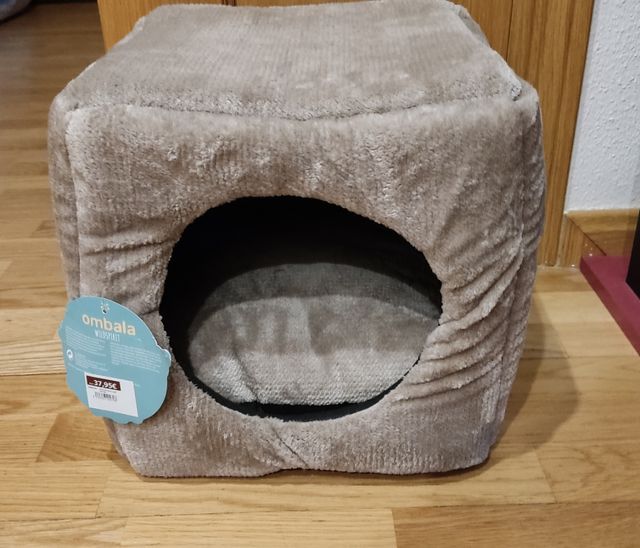 Casita para gatos nueva