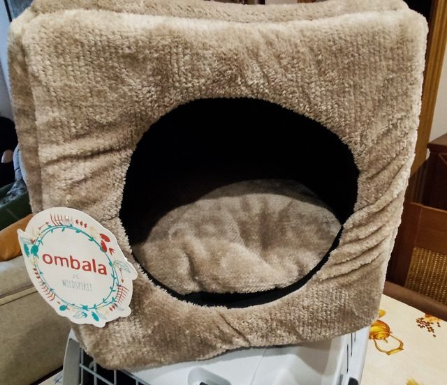 Casita para gatos nueva