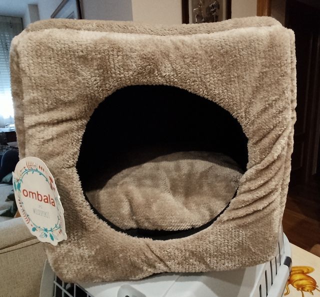 Casita para gatos nueva