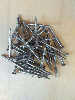 Tornillos de acero antiguos.