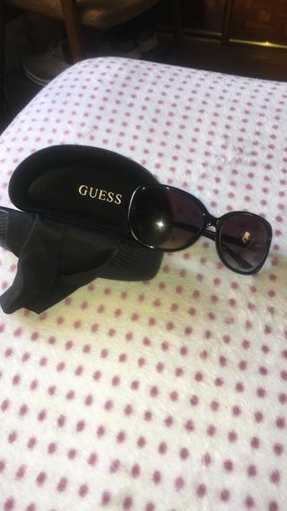 Gafas marca guess.