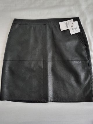 Falda corta C&A negra a estrenar
