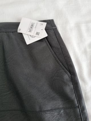 Falda corta C&A negra a estrenar