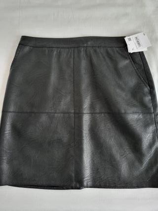 Falda corta C&A negra a estrenar