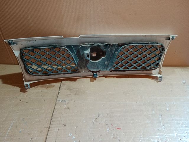 calandria delantera Nissan Terrano 2