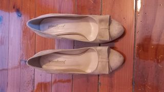 zapatos de tacón de antelina