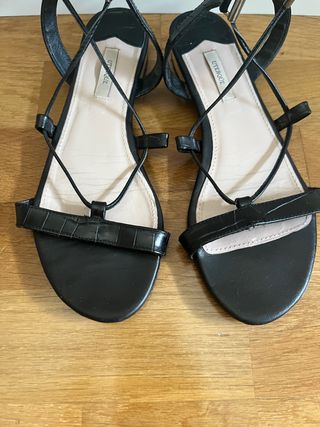 Sandalias romanas piel T37. Uterqüe