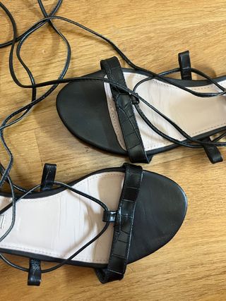 Sandalias romanas piel T37. Uterqüe