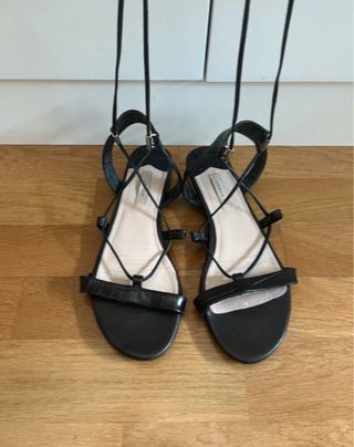 Sandalias romanas piel T37. Uterqüe