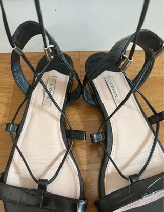 Sandalias romanas piel T37. Uterqüe