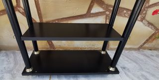 Estantería negra de madera