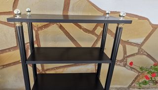 Estantería negra de madera