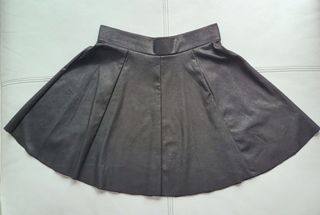 FALDA POLIPIEL PLISADA NEGRO