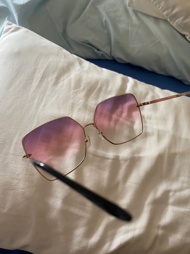 Gafas de sol lilas rosas