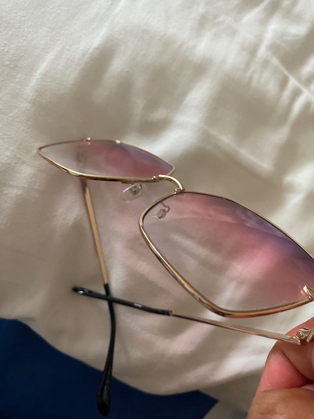 Gafas de sol lilas rosas