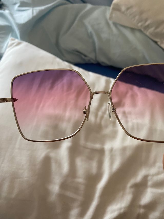 Gafas de sol lilas rosas