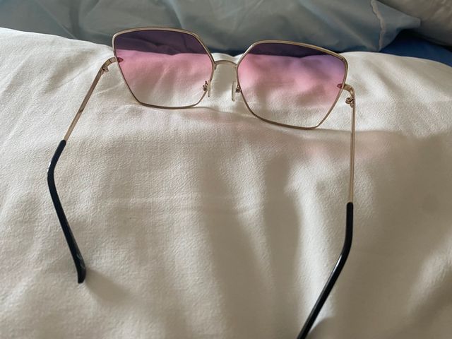 Gafas de sol lilas rosas