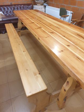 mesa madera maciza y  bancos merendero  .