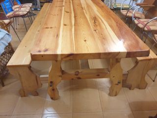 mesa madera maciza y  bancos merendero  .