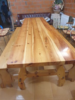 mesa madera maciza y  bancos merendero  .