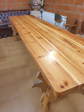mesa madera maciza y  bancos merendero  .