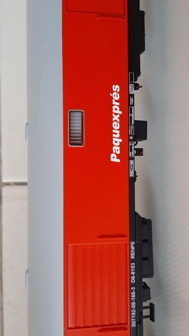 . ELECTROTREN HO ES18044 FURGON D8