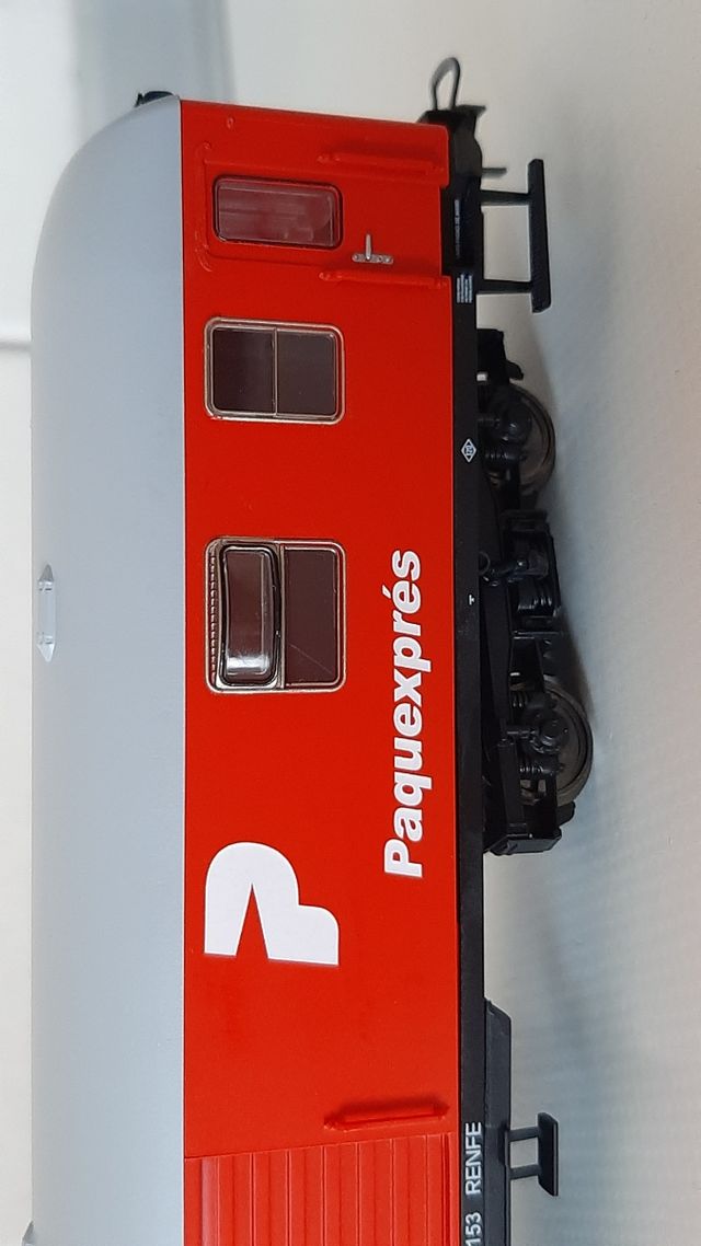 . ELECTROTREN HO ES18044 FURGON D8