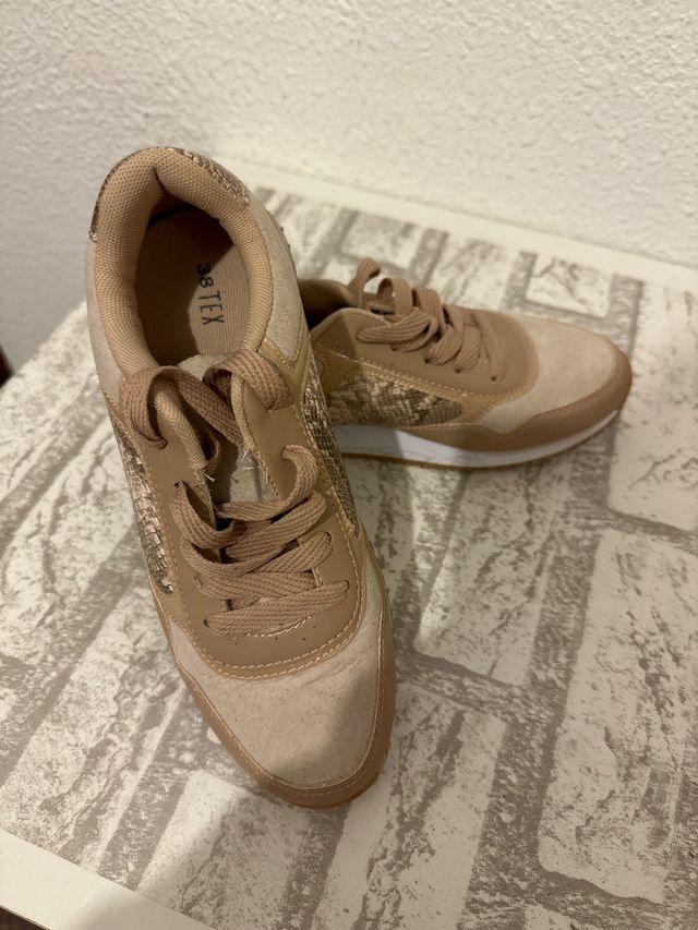 Deportivas rosa pálido y beige