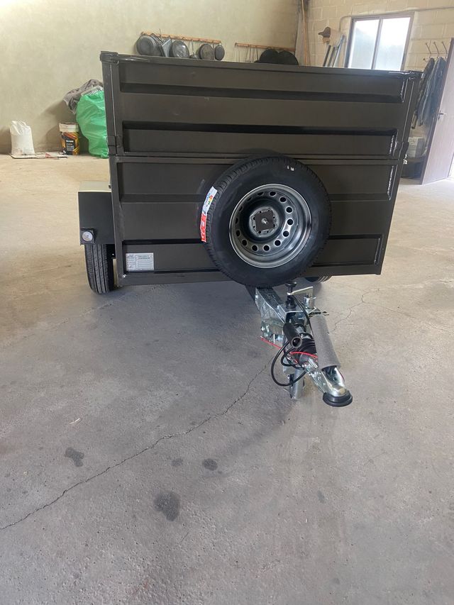 Remolque con freno disponible