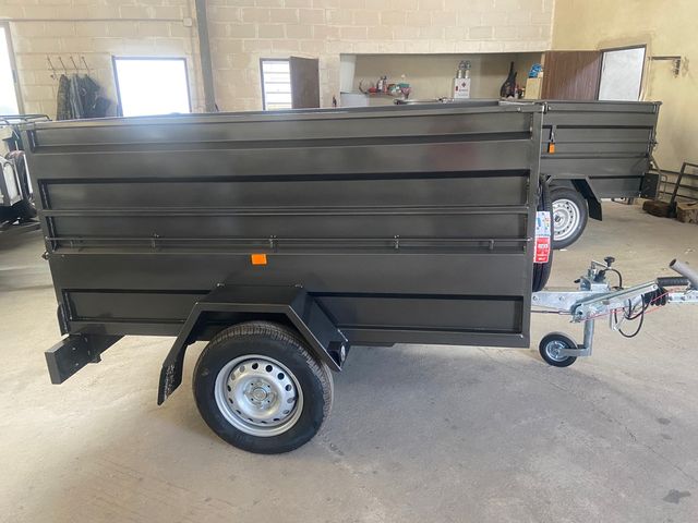 Remolque con freno disponible