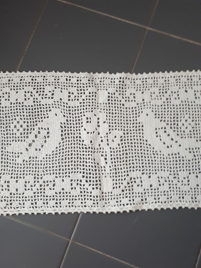 Centro tavola vintage fatto a mano cm.51x26. Nuovo