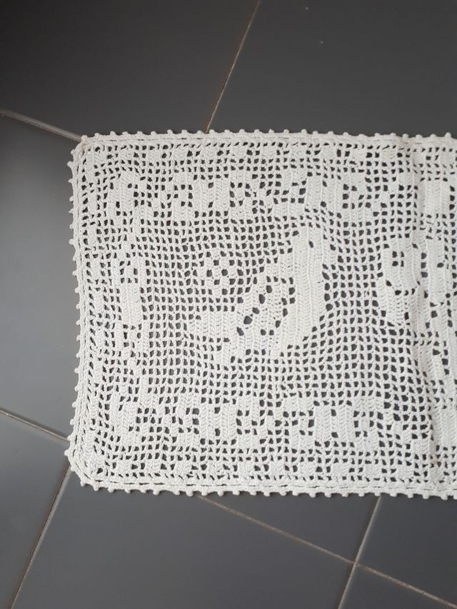 Centro tavola vintage fatto a mano cm.51x26. Nuovo