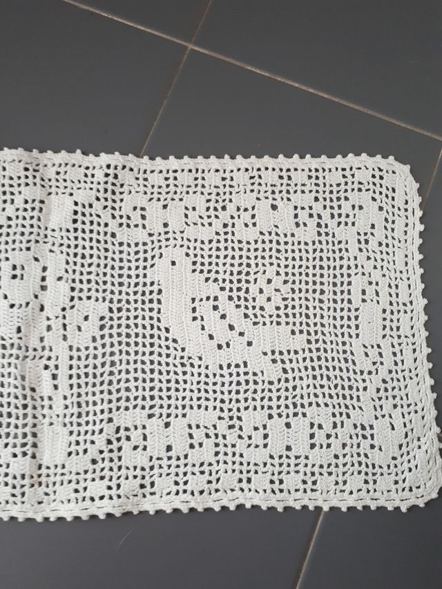 Centro tavola vintage fatto a mano cm.51x26. Nuovo