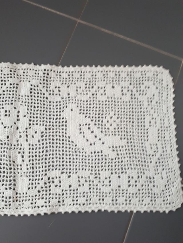 Centro tavola vintage fatto a mano cm.51x26. Nuovo