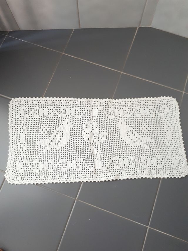 Centro tavola vintage fatto a mano cm.51x26. Nuovo