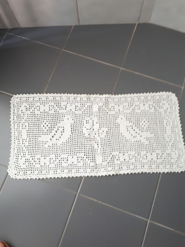 Centro tavola vintage fatto a mano cm.51x26. Nuovo