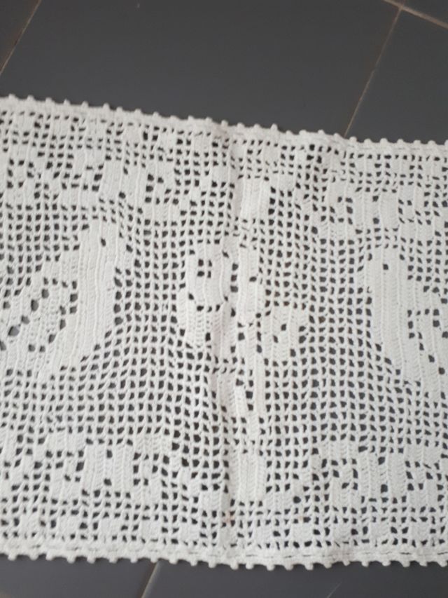 Centro tavola vintage fatto a mano cm.51x26. Nuovo