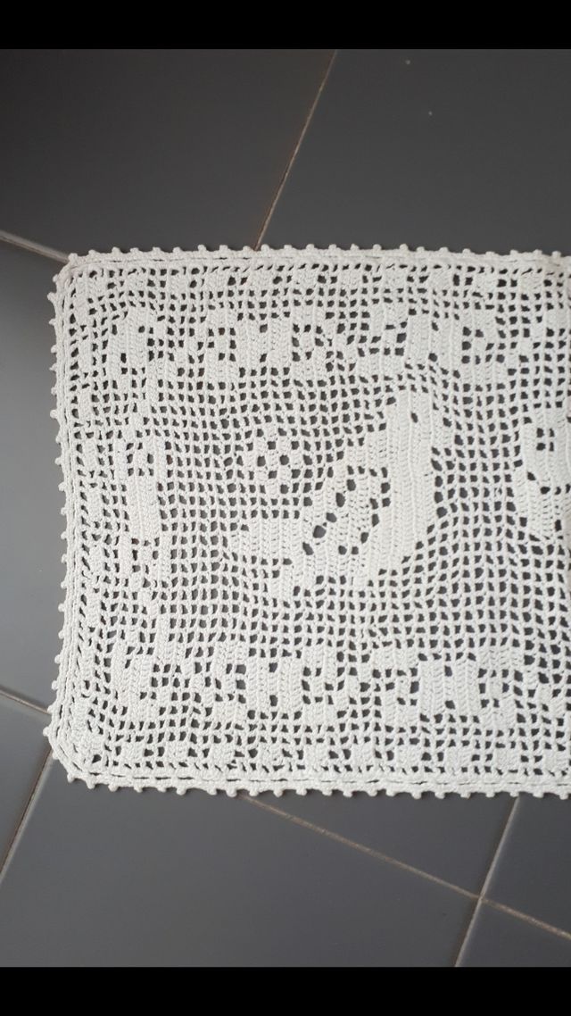 Centro tavola vintage fatto a mano cm.51x26. Nuovo