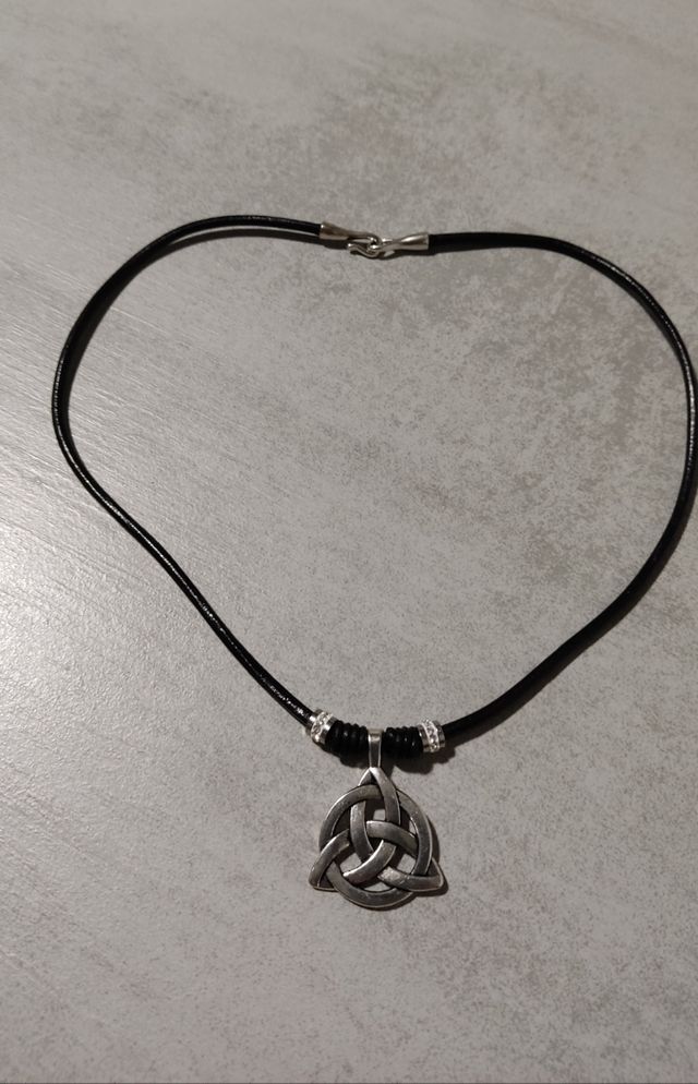 colgante de triqueta