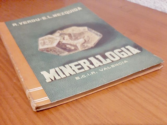 libro antiguo mineralogia
