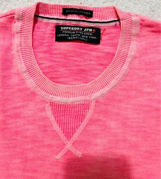 Jersey Superdry. Color Fusia. Talla M.
