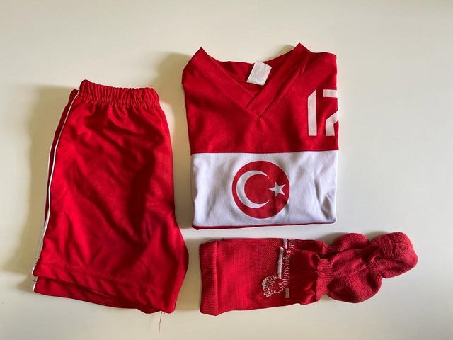 EQUIPACIÓN DE FÚTBOL DE "TURQUÍA”